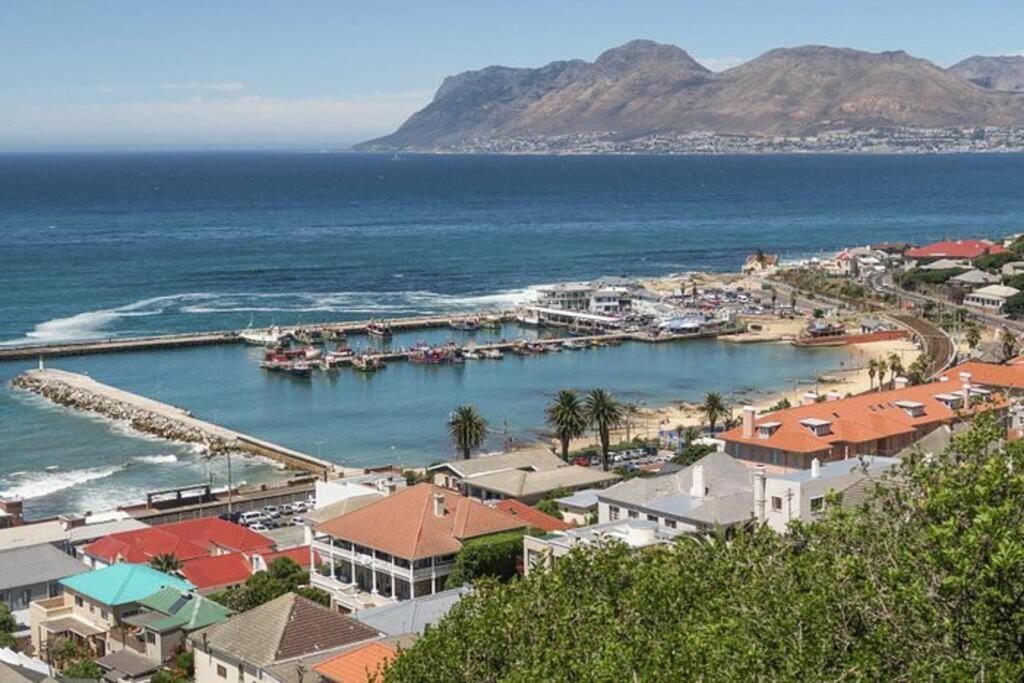 Sunset Haven: Mountain Views & Office Space Apartment Kapstadt