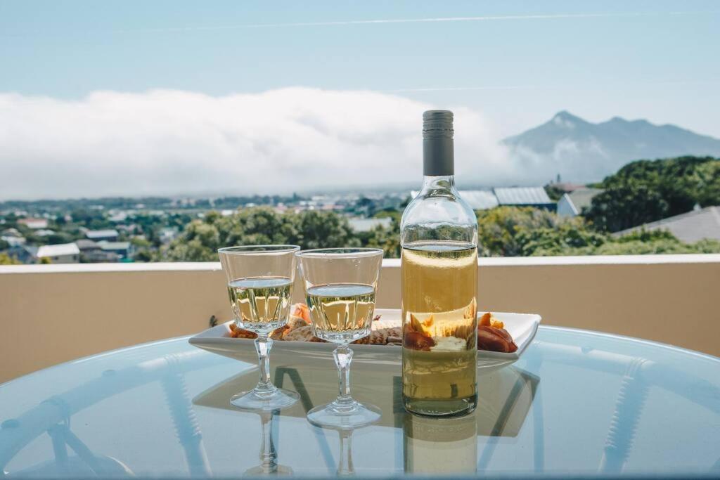 Sunset Haven: Mountain Views & Office Space Apartment Kapstadt