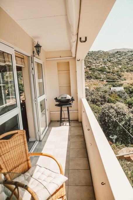 Sunset Haven: Mountain Views & Office Space Apartment *